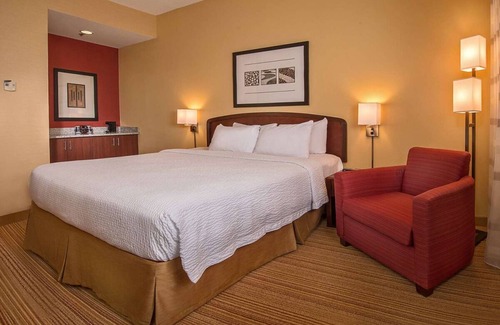 Durham Hotel | Enjoy a Hassle-Free and Suiting Stay! Free Parking, Onsite Pool, Pets Allowed