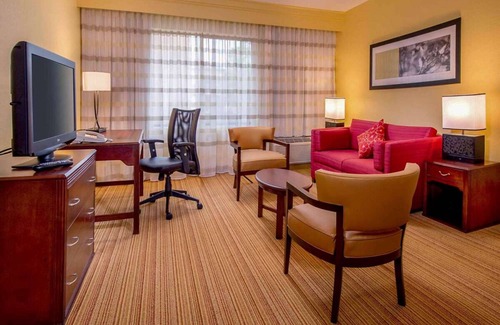 Durham Hotel | Enjoy a Hassle-Free and Suiting Stay! Free Parking, Onsite Pool, Pets Allowed