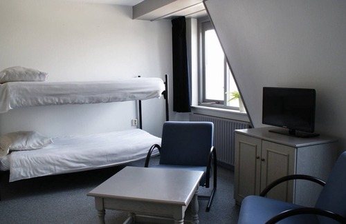 Nieuwvliet Hotel | Enjoy a Peaceful Stay in a Classic Room with Indoor Pool Near Strand Breskens