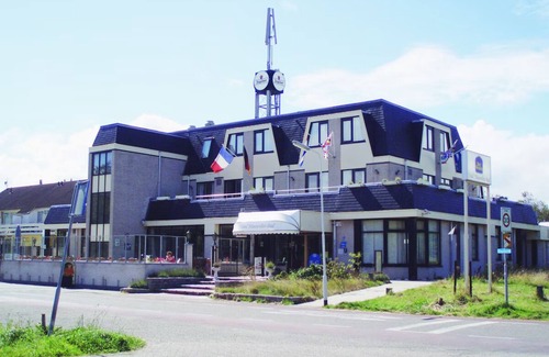 Nieuwvliet Hotel | Enjoy a Peaceful Stay in a Classic Room with Indoor Pool Near Strand Breskens