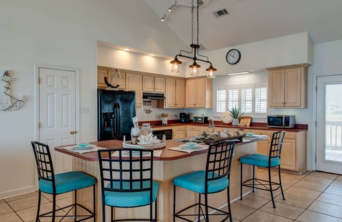 Dauphin Island House | Enjoy a personal beach experience! Expansive gulf side deck! - Dauphin Charm