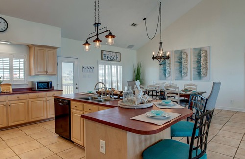Dauphin Island House | Enjoy a personal beach experience! Expansive gulf side deck! - Dauphin Charm
