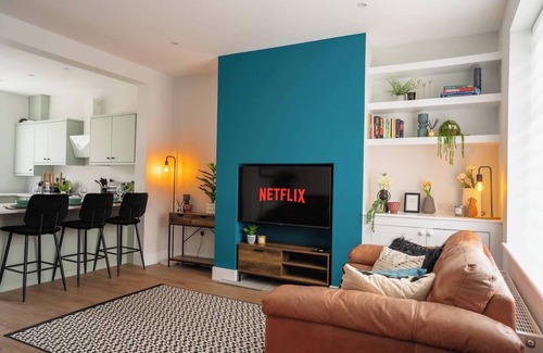 Skipton House | Enjoy a stylish, comfortable stay at Sawley Cottage, a beautiful, spacious, modern 2 bedroom house by Above Rubies in central Skipton - The gateway to the Yorkshire Dales!