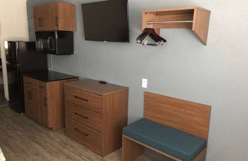 Arena District Hotel | Enjoy Affordable Comfort Near San Antonio Zoo – Great for Tourists - 4 Units
