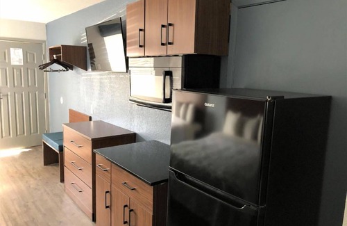 Arena District Hotel | Enjoy Affordable Comfort Near San Antonio Zoo – Great for Tourists - 4 Units
