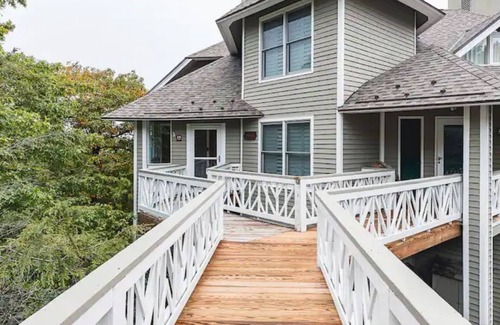 Nellysford House | Enjoy all 4 seasons at this spacious, pet friendly home! Great views, sleeps 10