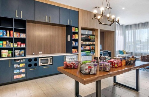 Orlando House | Enjoy an upscale hotel near Orlando International Airport !