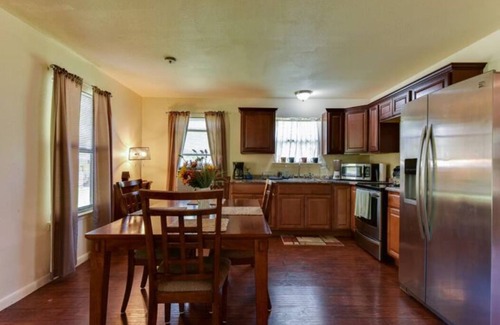 Wyldwood Cottage | Enjoy Austin and bring your pets! Relax and unwind after the Austin good times