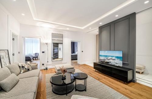 Vracar Apartment | Enjoy B-52 Crown