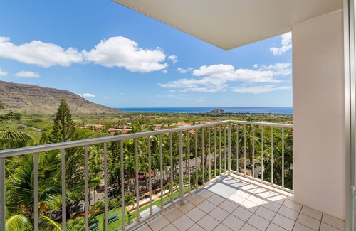 Makaha Condo | Enjoy Breathtaking Views of the Ocean and Gorgeous Mountains! Newly Renovated!