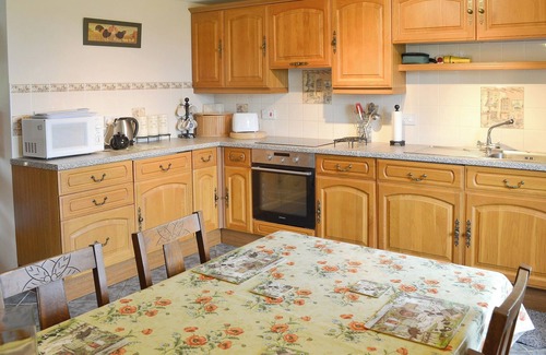 Helston Cottage | Enjoy dining al fresco on the patio while the children play.