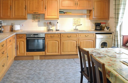 Helston Cottage | Enjoy dining al fresco on the patio while the children play.