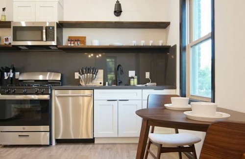 Old Mountain View Apartment | Enjoy DT Mountain View Apt | Castro St | 1BR/1BA