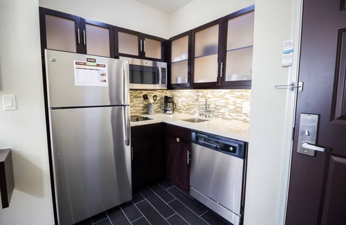 Plano Apartment | Enjoy Free Breakfast, Free Wi-Fi, and an Outdoor Pool