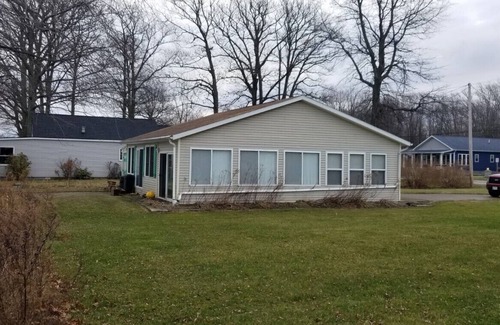 Geneva Cottage | Enjoy Lakefront Sunsets! Roomy 2 bed known as Water to Wine Lakefront Cottage