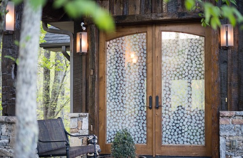 Waynesville House | Enjoy Luxury at The Perfect Season