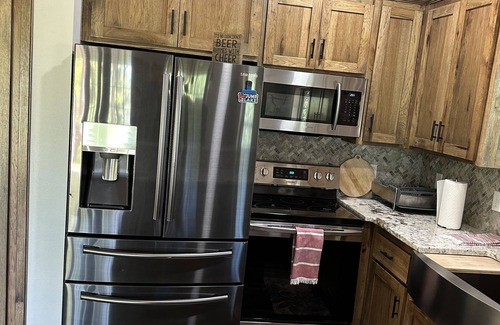 Jay Cabin | Enjoy our updated log cabin on central Grand Lake O’ The Cherokees!