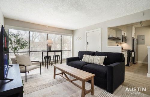 Brentwood Apartment | Enjoy Poolside TVs and Private Cabanas off N Lamar