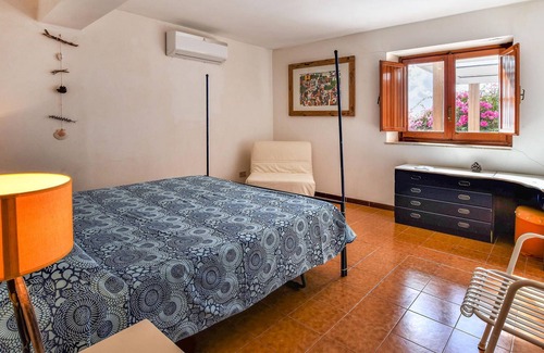 Ustica Apartment | Enjoy relaxing vacations on the island of Ustica.