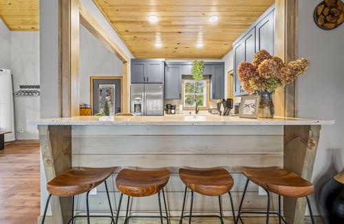 Wears Valley Cabin | Enjoy RUSTIC ELEGANCE at this TOP RATED Cabin ♥Stunning Views, Hot Tub, Fire Pit