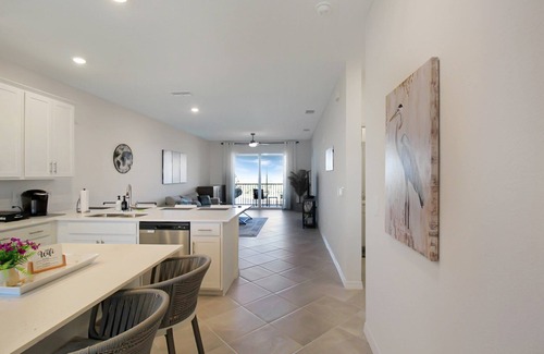 Venice Condo | Enjoy stunning golf course views from you 4th floor condo in Wellen Park - Golf and Beach Getaway