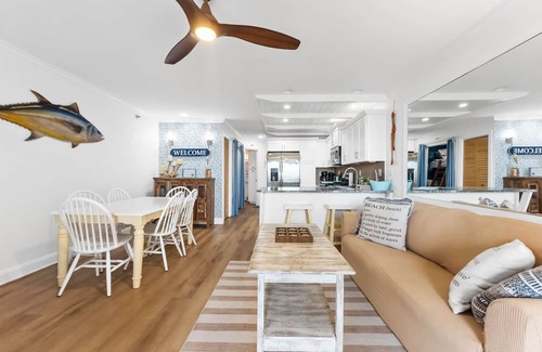 Ocean Isle Beach Condo | Enjoy Sunset Views at Cozy Oceanfront Condo + Pool on Ocean Isle Beach, NC