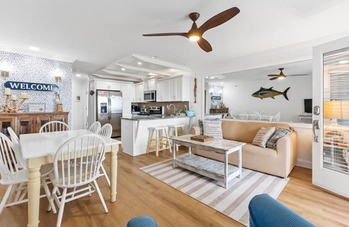 Ocean Isle Beach Condo | Enjoy Sunset Views at Cozy Oceanfront Condo + Pool on Ocean Isle Beach, NC