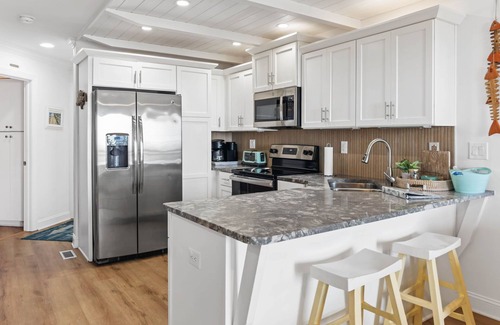 Ocean Isle Beach Condo | Enjoy Sunset Views at Cozy Oceanfront Condo + Pool on Ocean Isle Beach, NC