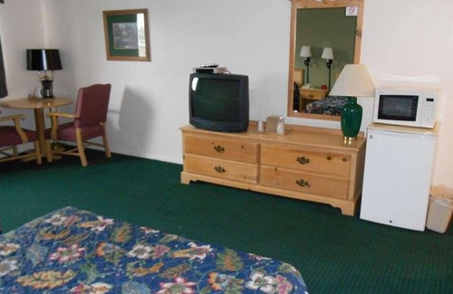 Enumclaw House | Enjoy The Great Outdoor at GuestHouse Enumclaw! 2 Great Units, Pets Allowed