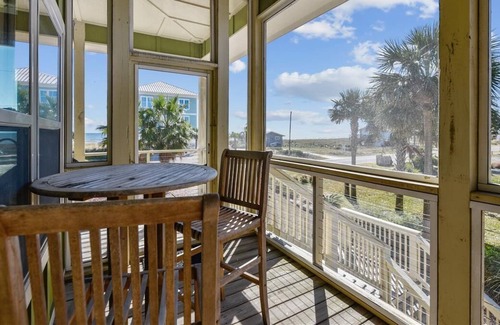 East End House | Enjoy the island life from LITTLE PALM!