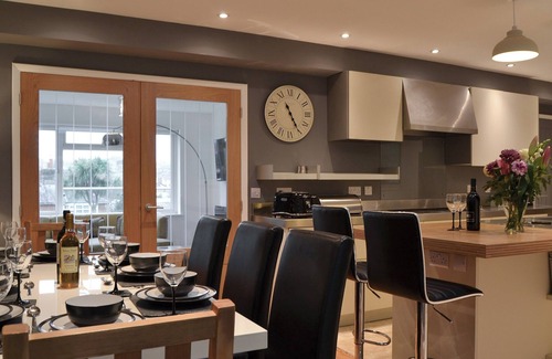 Ryde Cottage | Enjoy the many delights of Ryde with its fun fair, promenade and sandy beaches.