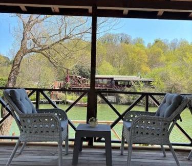 Agva Apartment | Enjoy the Riverside! Agva Secret Yard