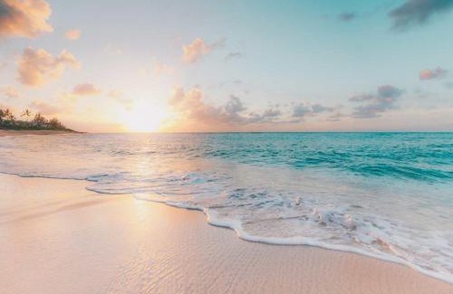 Kailua-Kona Apartment | Enjoy the sunset at OCEAN FRONT 1BR Apartment - pool on site!