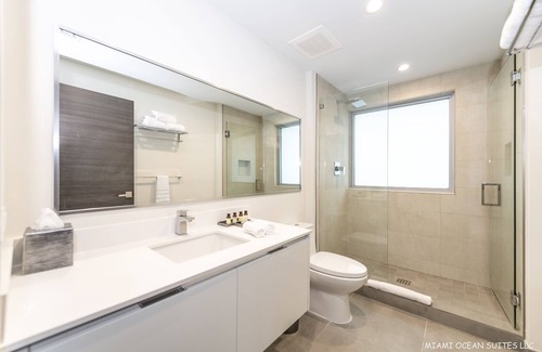 Hollywood Resort | Enjoy the Sunsets 1BR APT / with direct ocean view