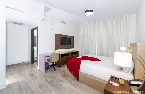 Hollywood Resort | Enjoy the Sunsets 1BR APT / with direct ocean view