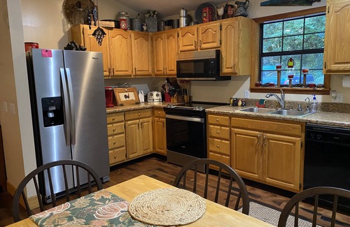 Topton Cabin | Enjoy the upcoming Fall season at Cabin Fever! Close to Nantahala Wedding Venue!