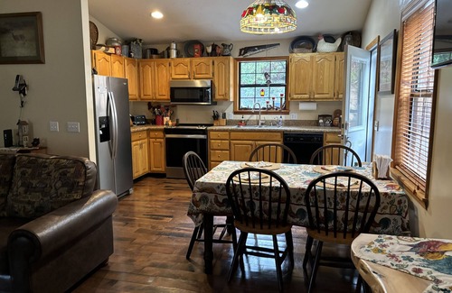 Topton Cabin | Enjoy the upcoming Fall season at Cabin Fever! Close to Nantahala Wedding Venue!