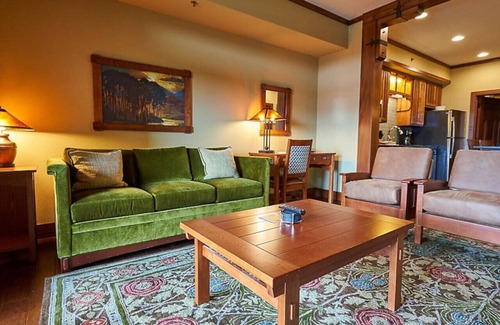 Ridgedale Apartment | Enjoy the views of Table Rock Lake in this 2BD resort condo