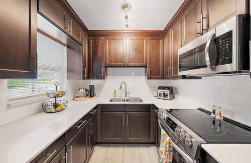 Palm Beach - West Palm Beach House | Enjoy this Bliss Bungalow home 10 mins away to the beautiful beach