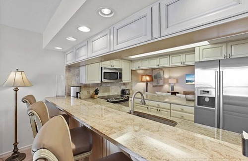 Park Shore Condo | Enjoy this bright beachfront condo on the 10th floor - CL1003