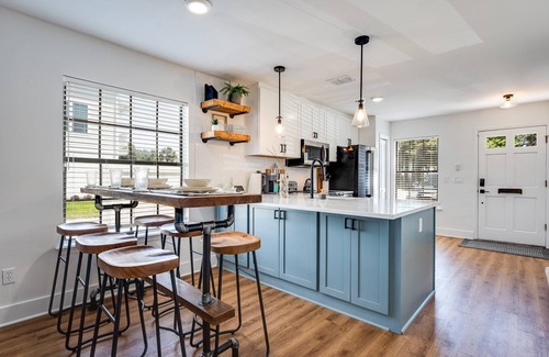 Jacksonville Beach House | Enjoy vibrant beach life in our stylish townhome, the perfect place for beach time, great food, fun!