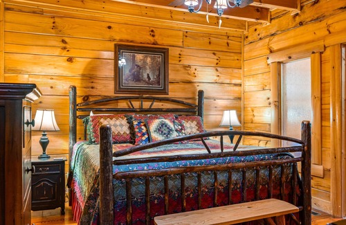Gatlinburg - Pigeon Forge Cabin | Enjoy Winterfest at a 5 Star Cabin!