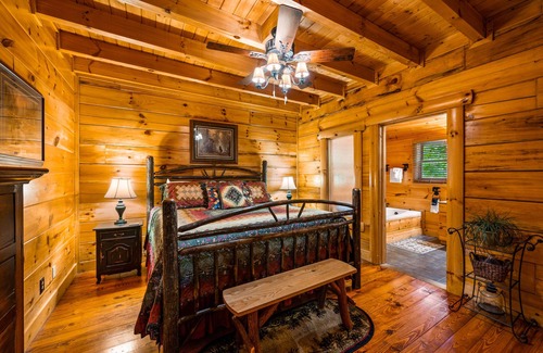 Gatlinburg - Pigeon Forge Cabin | Enjoy Winterfest at a 5 Star Cabin!