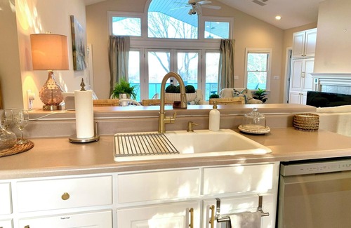 Six Mile House | Enjoy your own slice of paradise on Lake Keowee. On the water & amazing sunsets.