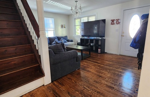Cranford House | Enjoy your stay in a quiet neighborhood nPet friendly