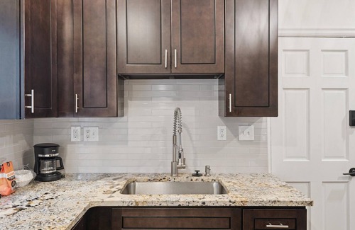 Shaker Heights Apartment | Enjoyable 2 bedroom 1 bathroom in Shaker Heights near universities and hospitals