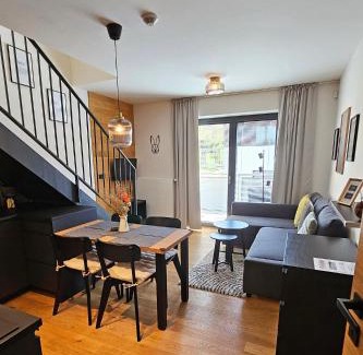 Harrachov Apartment | ENJOYHARRACHOV - Atraktivní klidný klimatizovaný apartmán 20 v centru Harrachova s parkováním, Wifi-WLAN, SAT, herní konzolí, Ipad, Netflix zdarma, možností dobíjení auta, výhledem do zahrady a na romantický kostelík