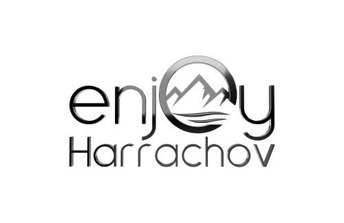 Harrachov Apartment | ENJOYHARRACHOV - Atraktivní klidný klimatizovaný apartmán 20 v centru Harrachova s parkováním, Wifi-WLAN, SAT, herní konzolí, Ipad, Netflix zdarma, možností dobíjení auta, výhledem do zahrady a na romantický kostelík