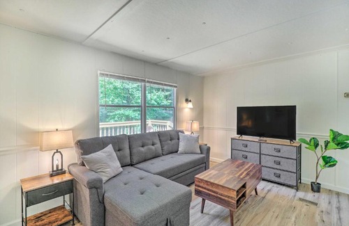 Ennice House | Ennice Escape Less Than 3 Mi to Blue Ridge Parkway!