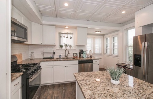Cleveland Apartment | Enormous Group Retreat - King Bed, Game Room, Private Yard, Near Downtown CLE!